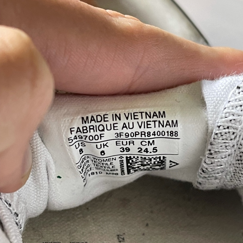 Converse - Picture 2 of 2